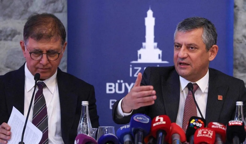 Özgür Özel'den AKP'ye geçen Cemil Tugay'a zehir zemberek sözler!