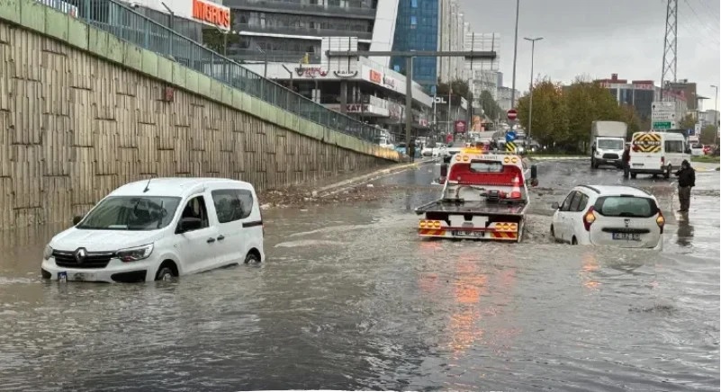 İstanbul Valiliği duyurdu: Okullara 1 gün 'yağmur' arası