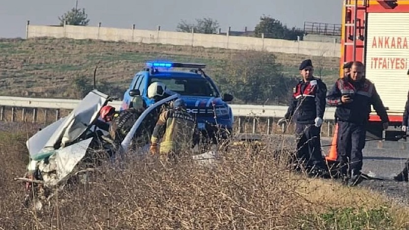 Ankara'da feci kaza. İki otomobil kafa kafaya çarpıştı. 3 ölü 4 yaralı