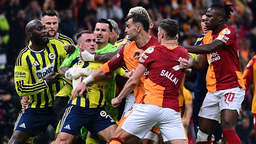 Derbi sonrası kavgaya karışan futbolcular yandı! 10 maç ceza