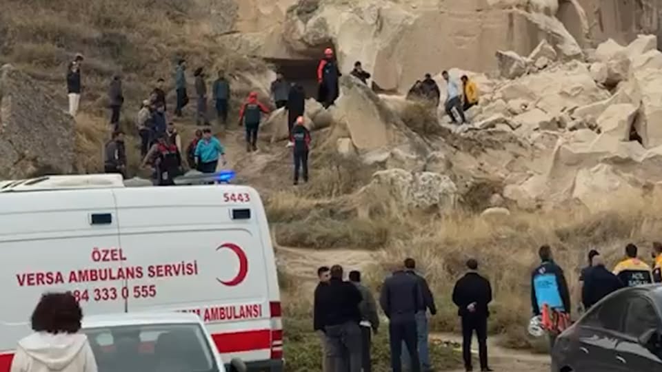 Kapadokya'da peribacası çöktü: Ölü ve yaralılar var