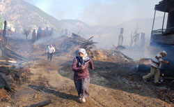 Boluda bir köy kül oldu!