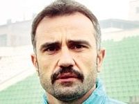 Az daha oyuncusunu dövüyordu! İZLE