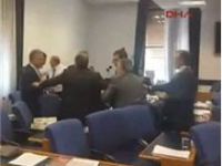 Meclis'te yumruklu kavga