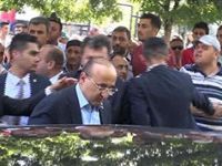Şehit cenazesinde Yalçın Akdoğan'a pet şişeli protesto