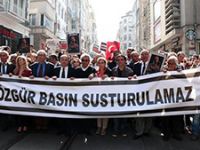 Gazeteciler baskı ve saldırılara karşı yürüdü