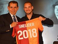 Wesley Sneijder imzayı attı