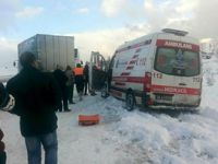 Ankara'da kar trafiği felç etti