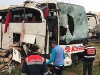 Yolcu otobüsü şarampole devrildi: Çok sayıda ölü ve yaralı var