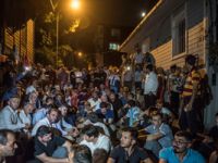Meral Akşener'in evinin önünde gece nöbeti!