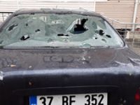 Dolu yağışı dakikalar içinde araçlara ve evlere hasar verdi