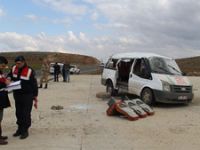 Mardin'de nişandan dönenlerin aracı devrildi: 3 ölü, 14 yaralı