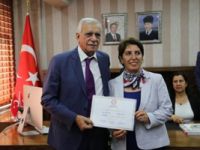 Mardin Büyükşehir Belediye Başkanı Ahmet Türk, mazbatasını aldı