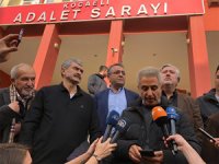 Cumhuriyet'in eski yazar ve yöneticileri hapse girmek için teslim oldu
