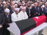 AKP Çankırı milletvekili Akbaşoğlu 'fesli meczup' Mısıroğlu'nun cenaze töreninde!