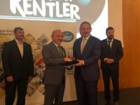 İrfan Dinç'in ödülünü Başkan Esen'e verdiler!