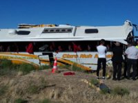 Aksaray’da yolcu otobüsü devrildi: Çok sayıda yaralı var