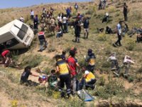 Van’da minibüs takla attı: En az 17 ölü, 50 yaralı!