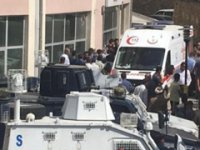 Şemdinli'de üs bölgesi yolunda patlama: 1 ölü, 1 yaralı