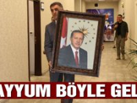 ‘Kayyum Vali’nin ilk işi Erdoğan fotoğrafı oldu
