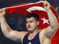 Alman rakibini deviren Rıza Kayaalp finalde
