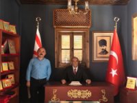Belediye Başkanı Esen, Kıbrıs'dan ailece 'Bozkurt' selamı ile görüntü verdi