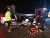 İnegöl'de otomobil TIR'a arkadan çarptı: 1 Ölü, 4 yaralı