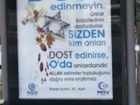 Konya'da otobüs duraklarına “Yahudileri ve Hristiyanları dost edinmeyin" yazılı afişler asıldı