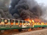 Pakistan'da tren yangını faciası! Çok sayıda ölü var