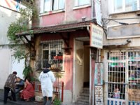 Emekli Başkomiser 40 yaşındaki öz kızını silahla vurdu