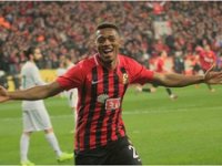 Galatasaray Jesse Sekidika'yı renklerine bağladı