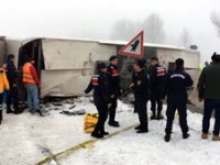 Isparta'da yolcu otobüsü devrildi! Çok sayıda yaralı var
