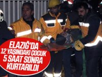 Elazığ'da 12 yaşındaki çocuk, 5 saat sonra enkazdan sağ çıkarıldı