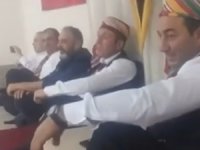 Mahalle 'enkaz' altında, 'bazı' Yaranlar göbek atmada!