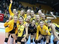 VakıfBank bir kez daha yarı finalde
