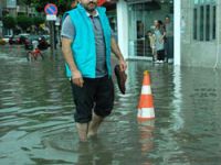 1 saatlik yağmur Yalovayı felç etti