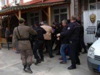 Eski eşini öldüren zanlıya linç girişimi
