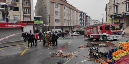 Esenyurt'ta bir binanın çatısı yurttaşların üzerine uçtu: 1 ölü 4 yaralı