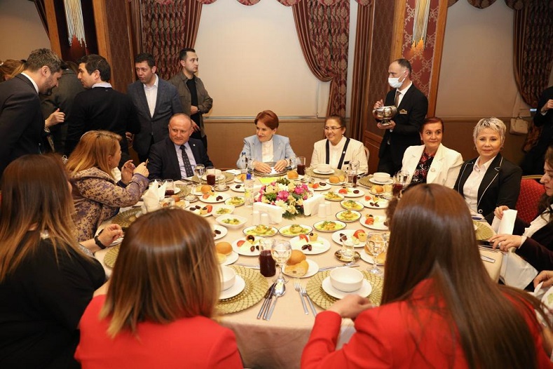 aksener-ankara-iftar-resim-04.jpg