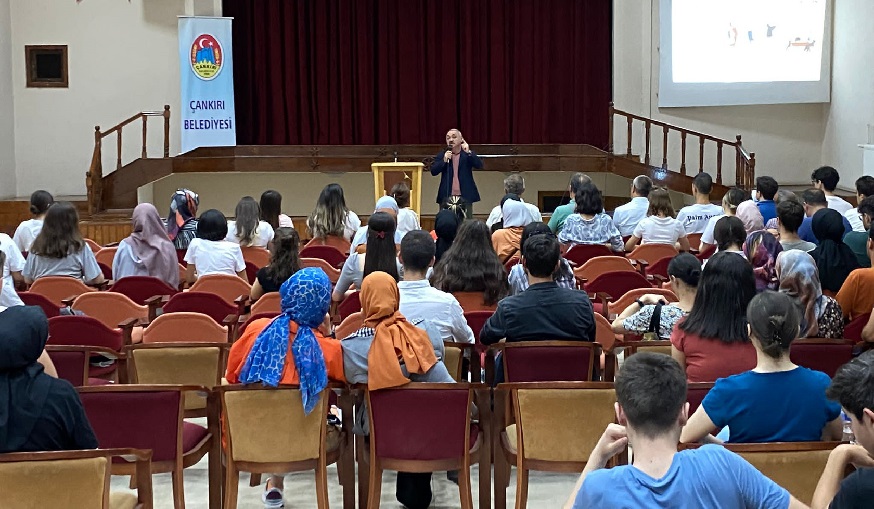 cankiri-universiteli-gencler-resim-08.jpg