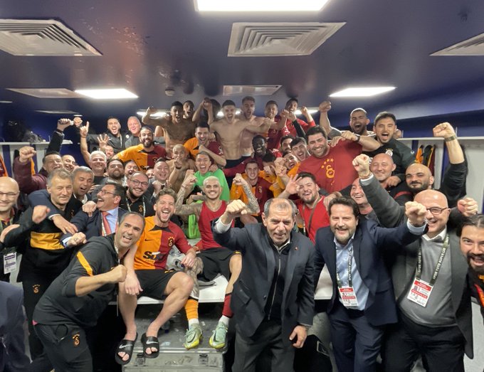 galatasaray-soyunma-odasi-saracoglu-hatirasi-resim-02.jpg