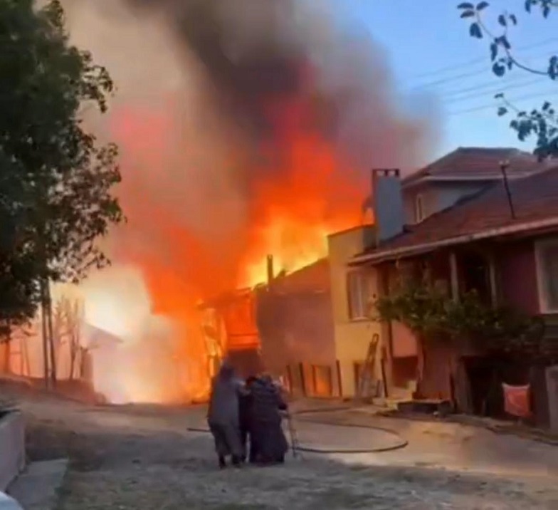 yangin-kastamonu-sarmasik-mahallesi-resim-05.jpg
