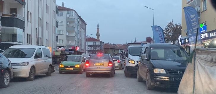 cankiri-mehmet-akif-ersoy-caddesi-trafik-resim-02.jpg