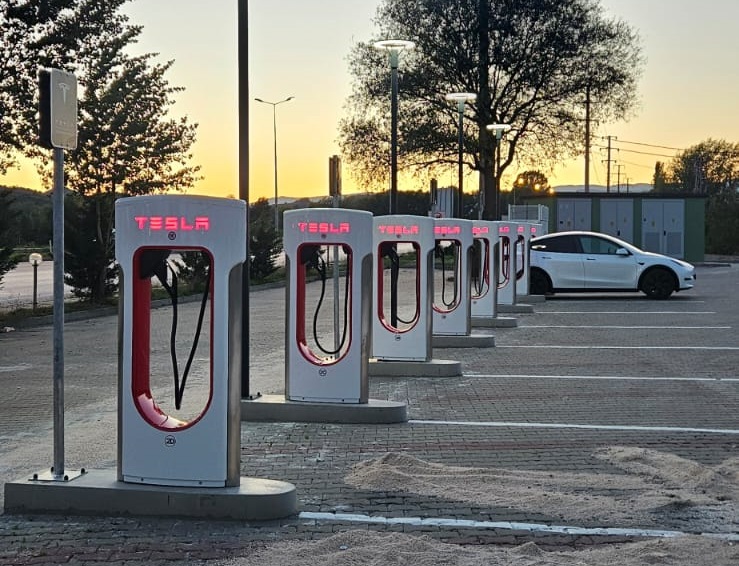tesla-supercharger-dortyol-tesisleri-ilgaz-akbak-resim-05.jpg