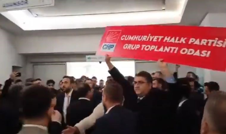 chp-esenyurt-grup-tabelasi-sokuldu-kapiya-kilit-vuruldu-resim-01.jpg