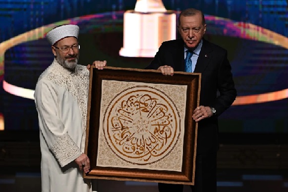 ali-erbas-diyanet-erdogana-hediye-resim-04.jpg