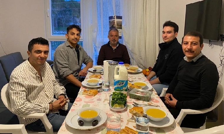 mugla-sitki-kocman-rektor-iftar-sofrasi-subat-resim-02.jpg