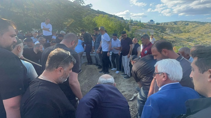 saribaba-topraga-verildi-yunus-emre-23-haziran-02.jpg