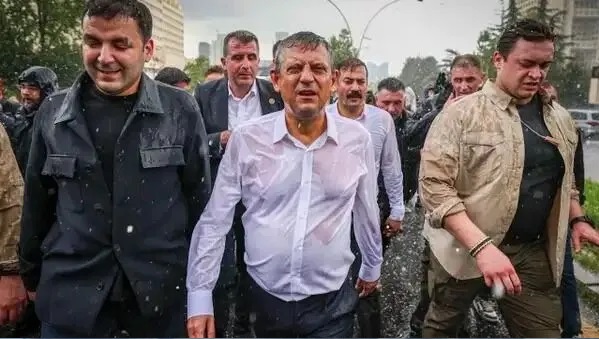 ozgur-ozel-ankara-yuruyus-resim-02.jpg