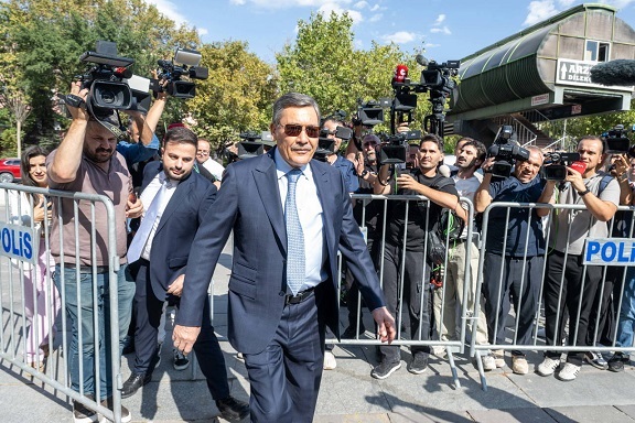 melih-gokcek-adliye-resim-04-001.jpg
